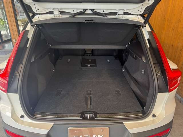 XC40 T5 AWD Rデザイン