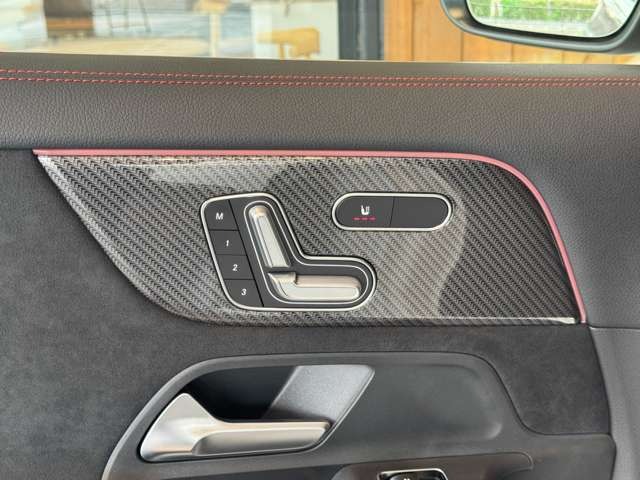 GLAクラス GLA200 d 4マチック AMGラインパッケージ