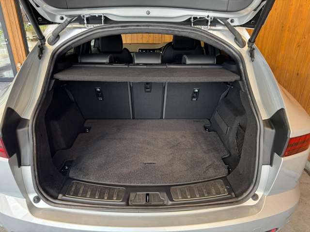 Eペイス Rダイナミック S 2.0L D200