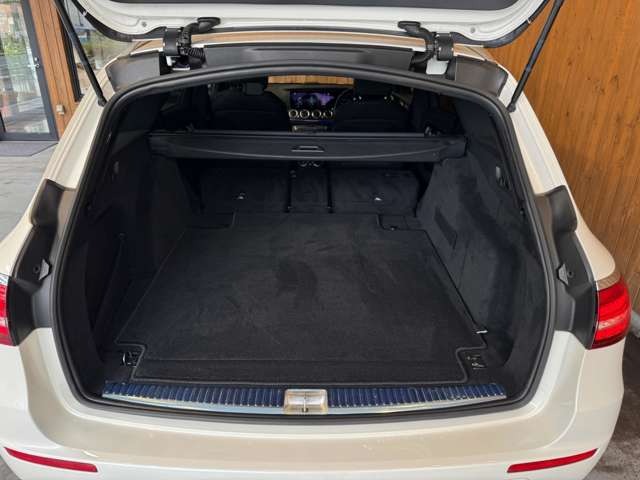 Eクラスワゴン E200 スポーツ (BSG搭載モデル)