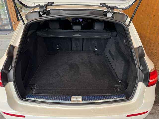 Eクラスワゴン E200 スポーツ (BSG搭載モデル)
