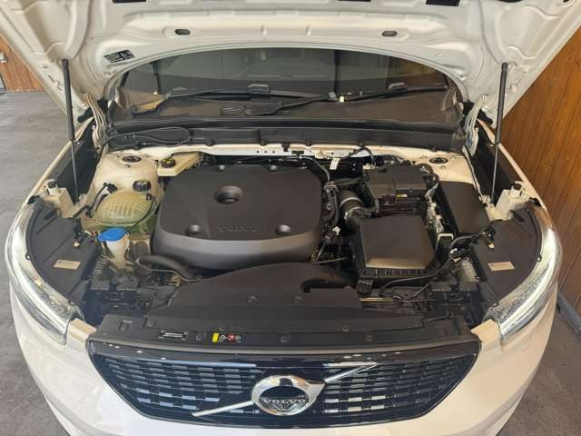 XC40 T5 AWD Rデザイン