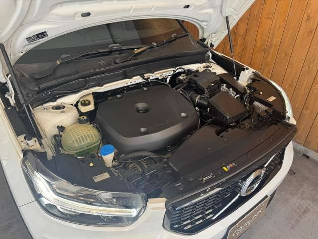 XC40 T5 AWD Rデザイン