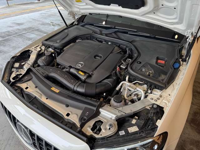 Eクラスワゴン E200 スポーツ (BSG搭載モデル)
