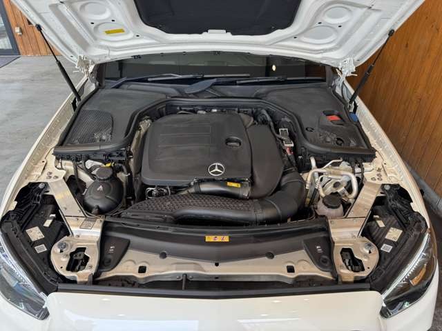 Eクラスワゴン E200 スポーツ (BSG搭載モデル)