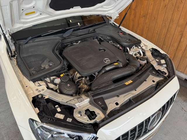 Eクラスワゴン E200 スポーツ (BSG搭載モデル)