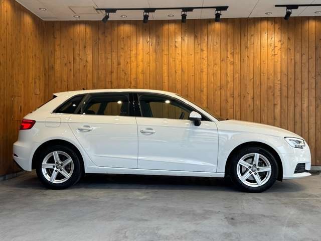 A3 スポーツバック 30 TFSI シグネチャー エディション