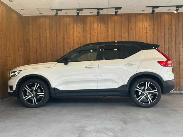 XC40 T5 AWD Rデザイン