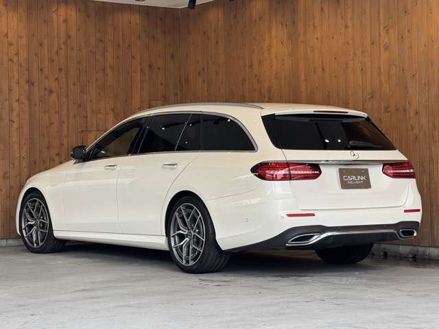 Eクラスワゴン E200 スポーツ (BSG搭載モデル)