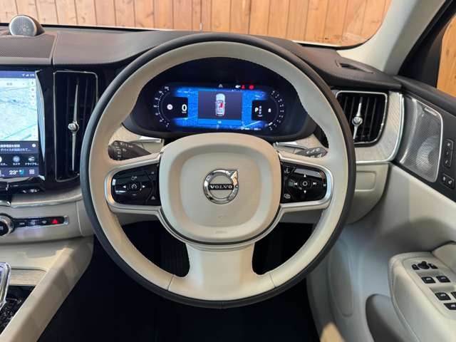 XC60 アルティメット B5 AWD