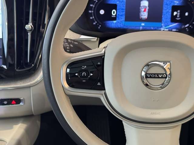 XC60 アルティメット B5 AWD
