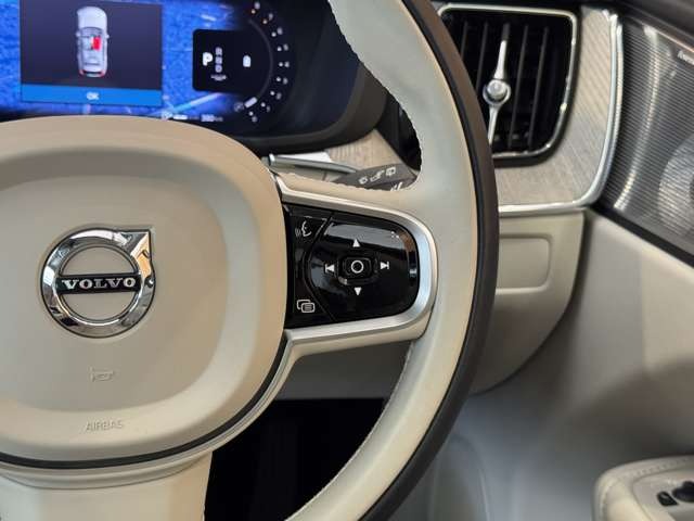 XC60 アルティメット B5 AWD
