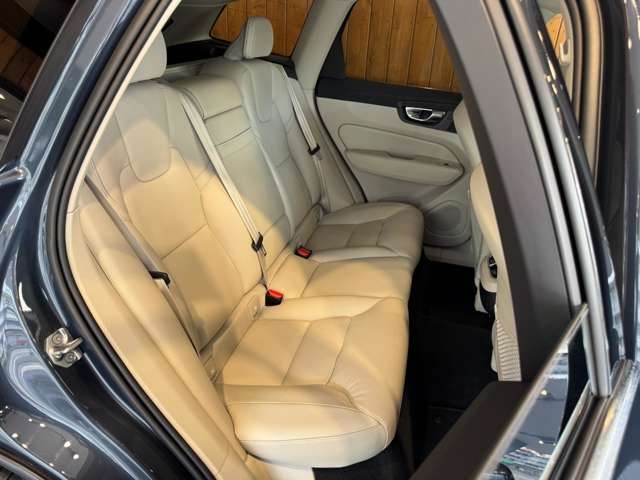 XC60 D4 AWD モメンタム