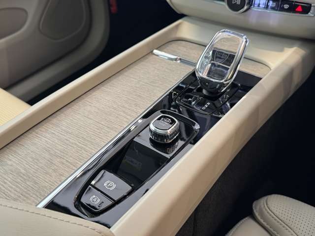 XC60 アルティメット B5 AWD