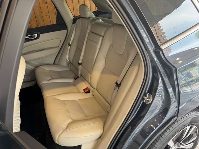 XC60 D4 AWD モメンタム