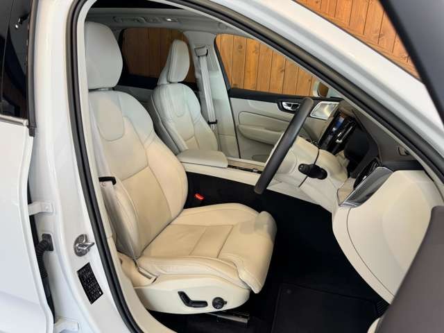 XC60 アルティメット B5 AWD