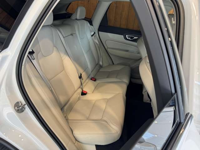 XC60 アルティメット B5 AWD