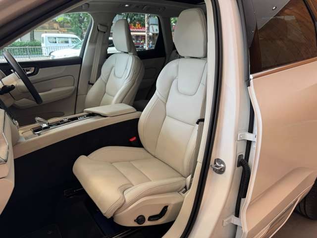 XC60 アルティメット B5 AWD