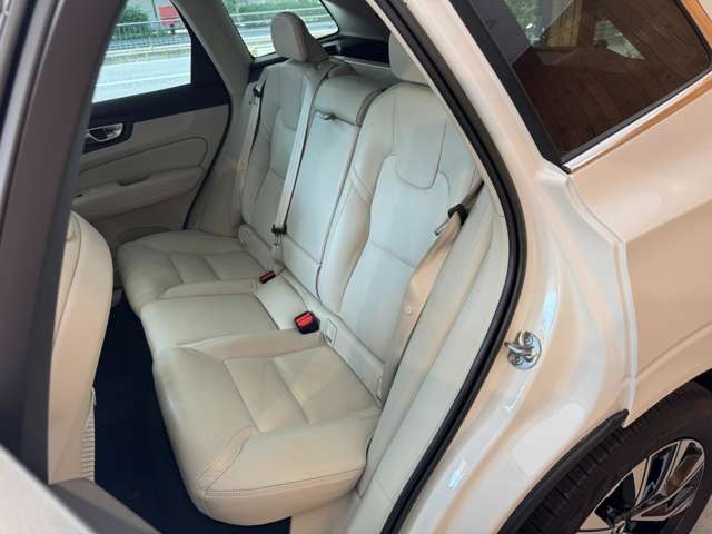 XC60 アルティメット B5 AWD