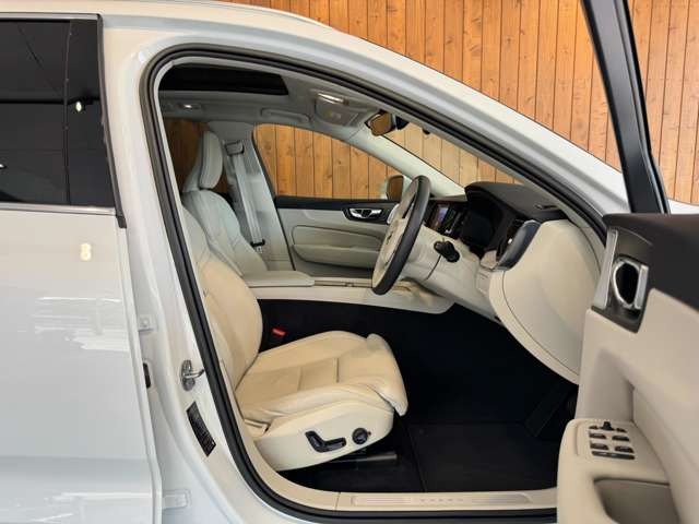 XC60 アルティメット B5 AWD