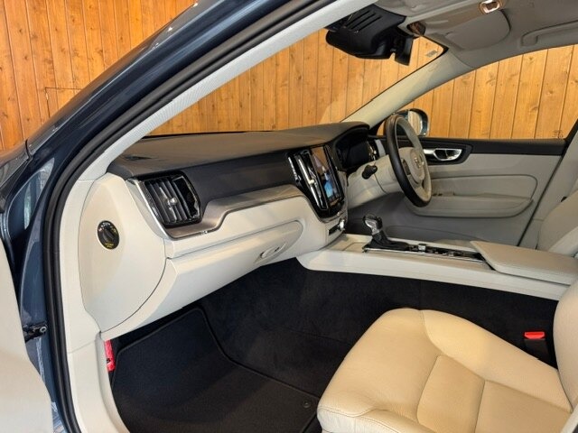 XC60 D4 AWD モメンタム