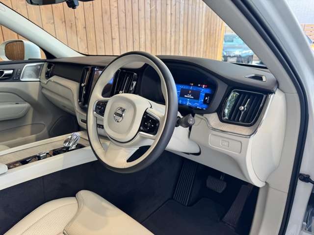 XC60 アルティメット B5 AWD