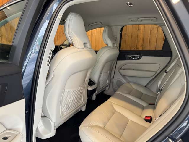 XC60 D4 AWD モメンタム