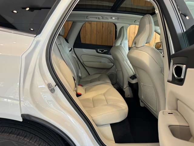 XC60 アルティメット B5 AWD