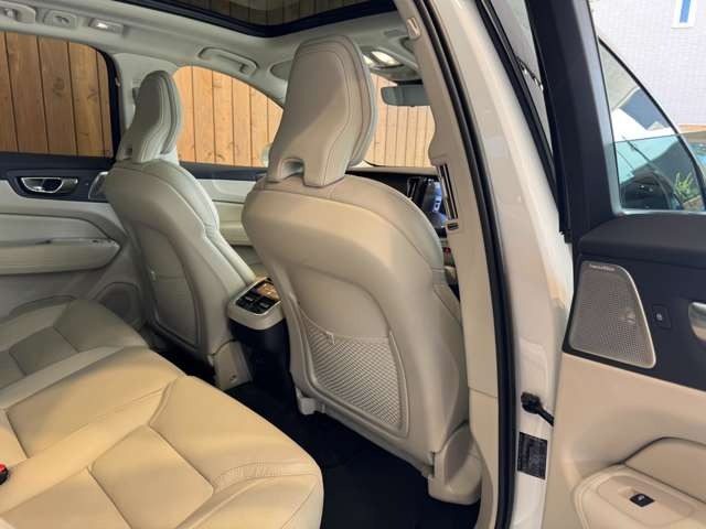XC60 アルティメット B5 AWD