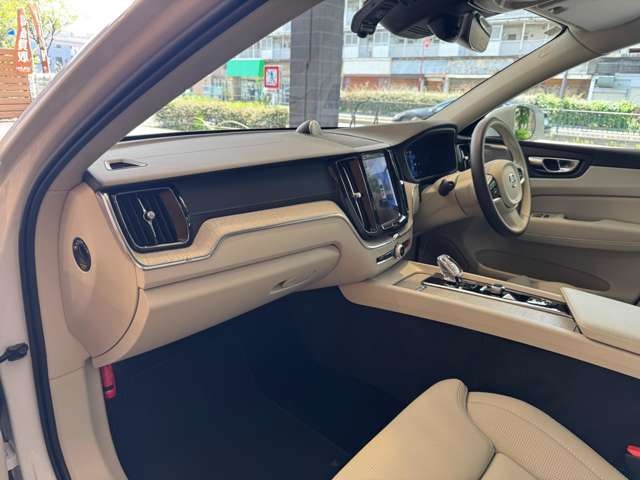 XC60 アルティメット B5 AWD