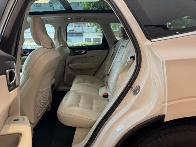 XC60 アルティメット B5 AWD