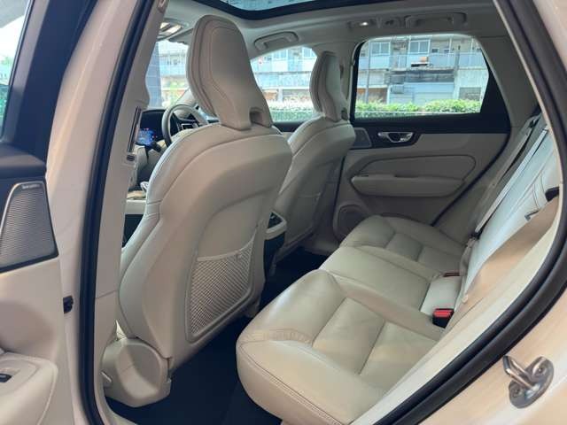 XC60 アルティメット B5 AWD