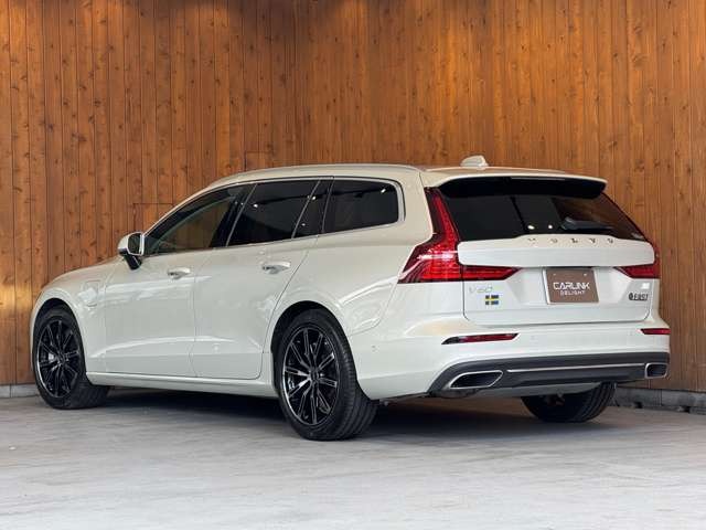 V60 リチャージ プラグイン ハイブリッド T6 AWD インスクリプション
