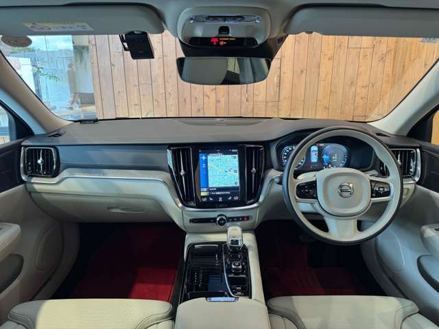 V60 リチャージ プラグイン ハイブリッド T6 AWD インスクリプション