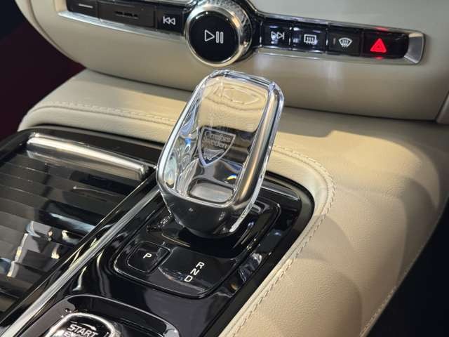 V60 リチャージ プラグイン ハイブリッド T6 AWD インスクリプション