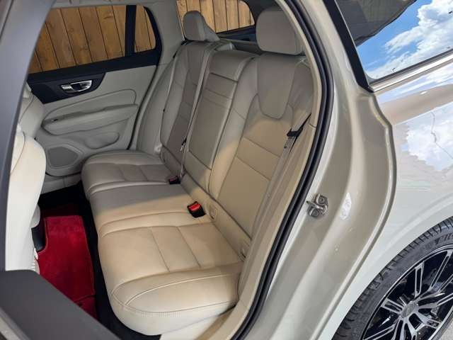 V60 リチャージ プラグイン ハイブリッド T6 AWD インスクリプション