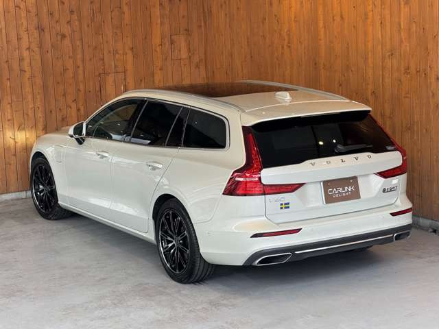 V60 リチャージ プラグイン ハイブリッド T6 AWD インスクリプション
