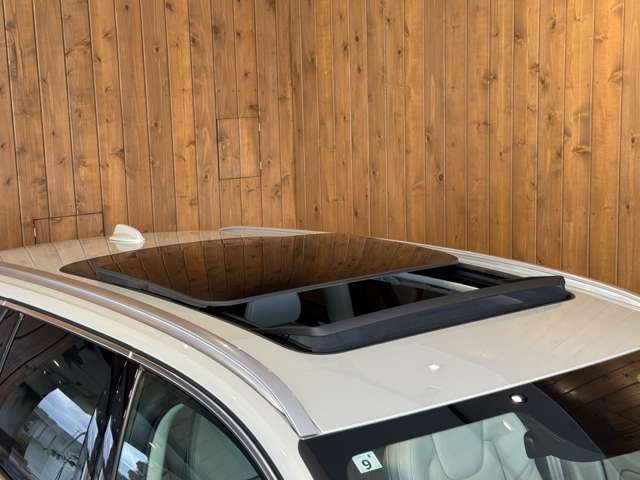 V60 リチャージ プラグイン ハイブリッド T6 AWD インスクリプション
