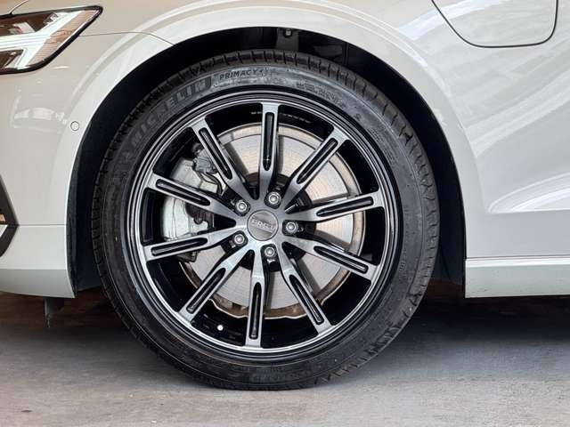 V60 リチャージ プラグイン ハイブリッド T6 AWD インスクリプション