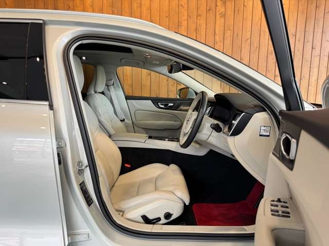 V60 リチャージ プラグイン ハイブリッド T6 AWD インスクリプション