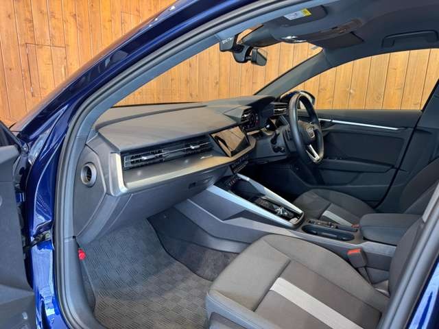 A3セダン 30 TFSI アドバンスト