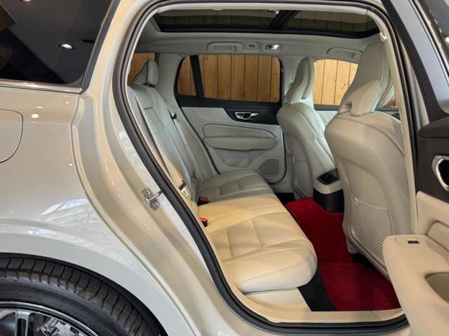 V60 リチャージ プラグイン ハイブリッド T6 AWD インスクリプション