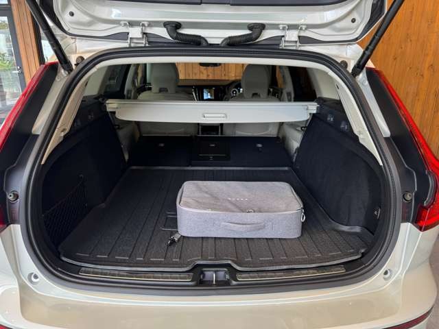 V60 リチャージ プラグイン ハイブリッド T6 AWD インスクリプション