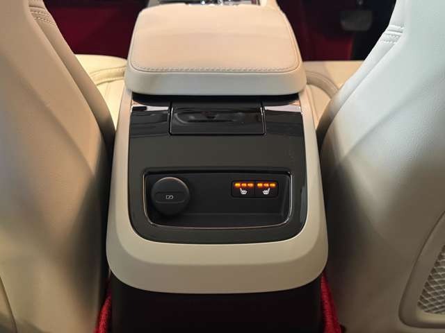 V60 リチャージ プラグイン ハイブリッド T6 AWD インスクリプション