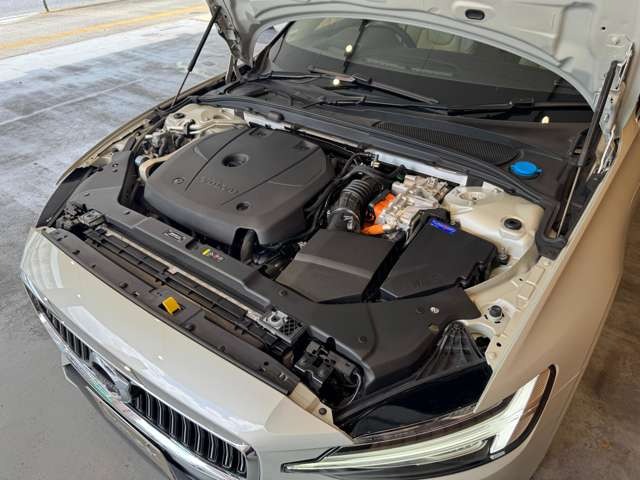 V60 リチャージ プラグイン ハイブリッド T6 AWD インスクリプション