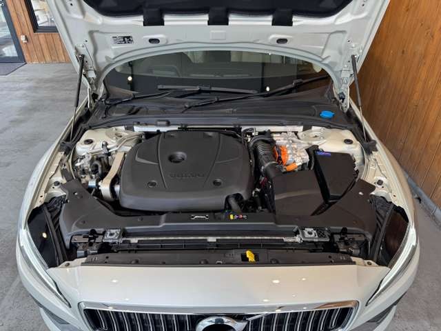 V60 リチャージ プラグイン ハイブリッド T6 AWD インスクリプション
