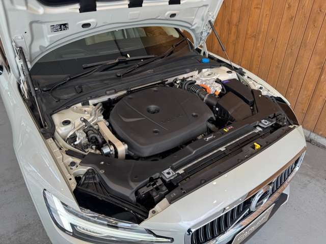V60 リチャージ プラグイン ハイブリッド T6 AWD インスクリプション