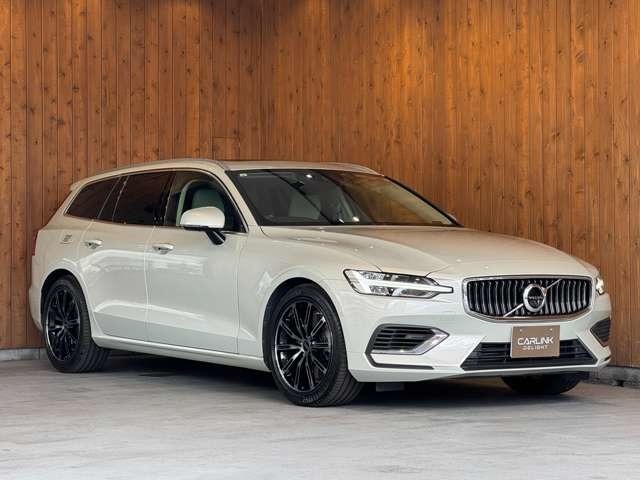 V60 リチャージ プラグイン ハイブリッド T6 AWD インスクリプション 327.4万円