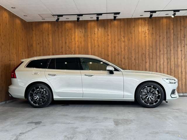 V60 リチャージ プラグイン ハイブリッド T6 AWD インスクリプション