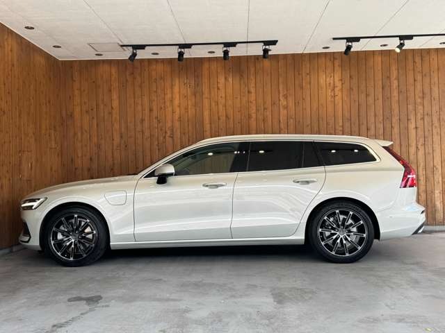 V60 リチャージ プラグイン ハイブリッド T6 AWD インスクリプション